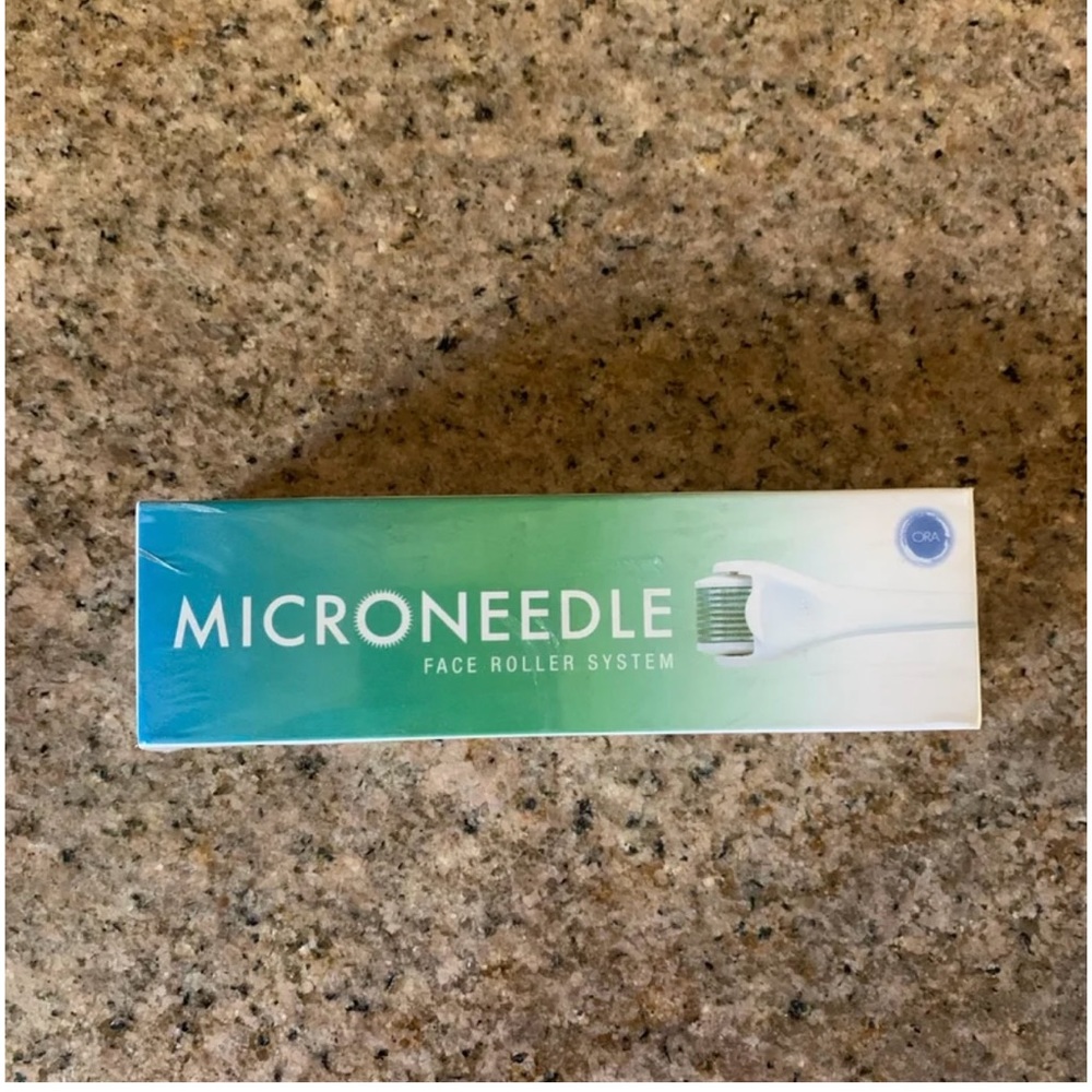 Microneedle face roller
